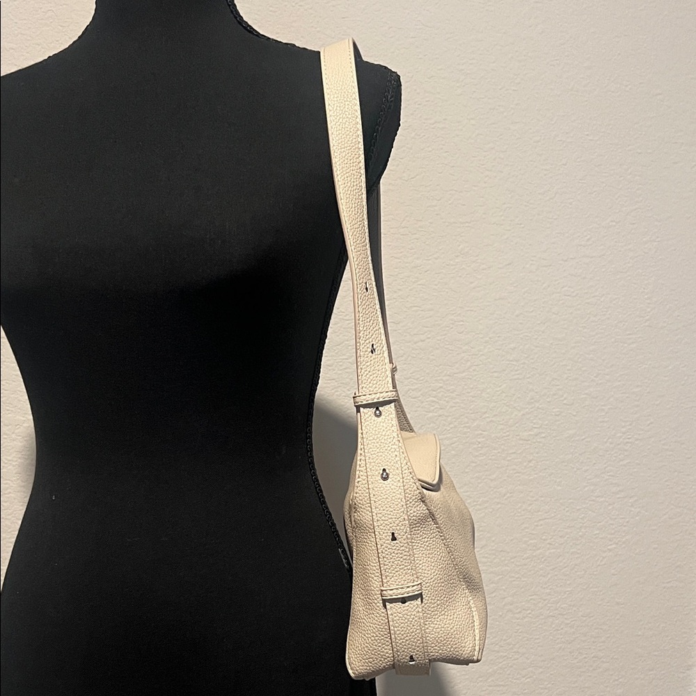 BOSTANTEN Pebbled Leather Shoulder Bag – Cream / Beige - Picture 4 of 10